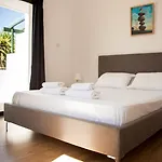 Julipapas Gardens Apartment *