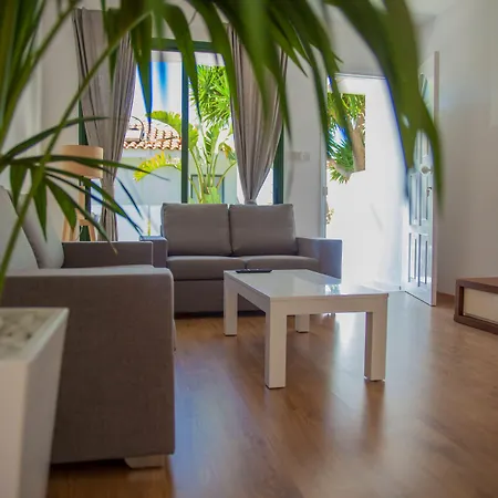 Julipapas Gardens Apartment