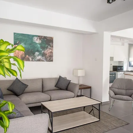 Julipapas Gardens Apartment