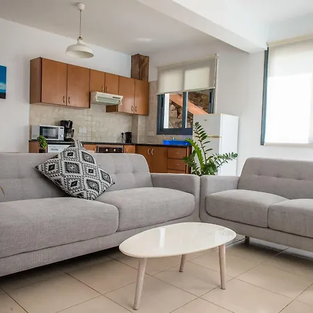 Julipapas Gardens Apartment